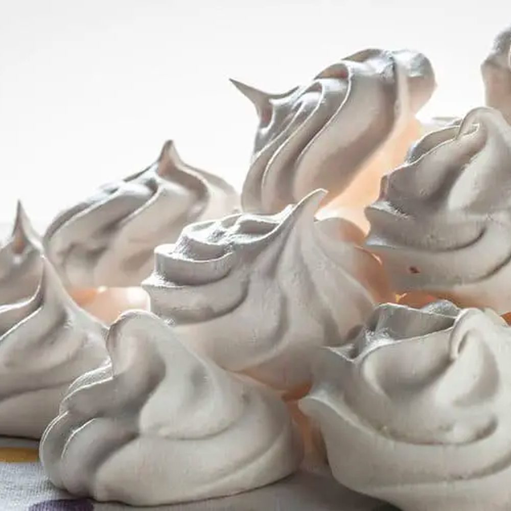 Merengues blancos horneados