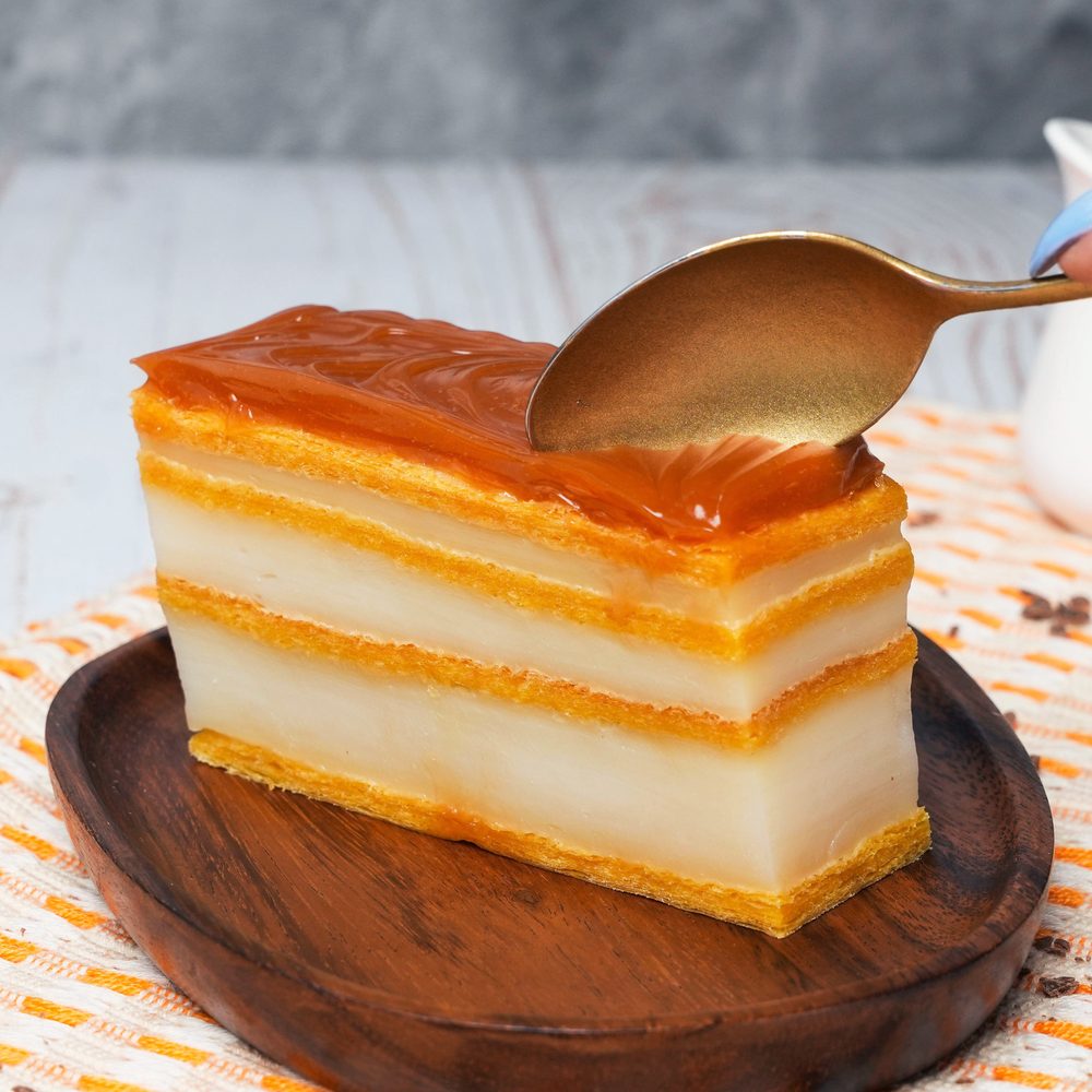 Milhoja de capas finas con crema pastelera y arequipe